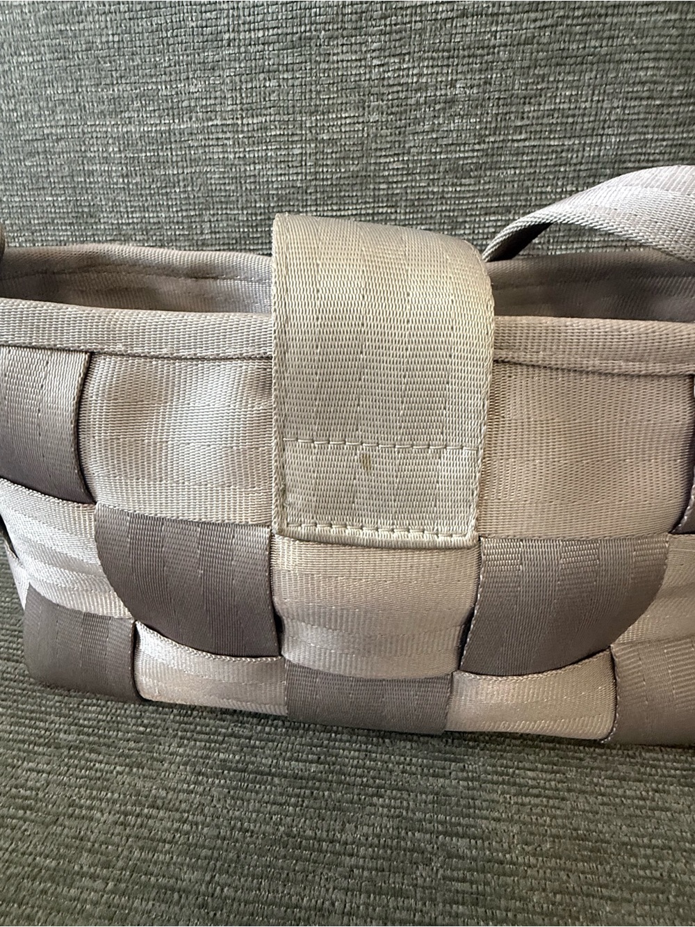 Original Harvey’s seatbelt bag. Grey/silver. Good condition. - Picture 10 of 12